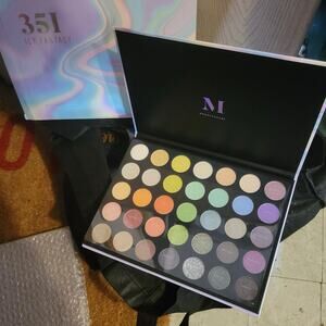 Morphe 35I Icy Fantasy Artistry Eye Shadow Makeup Palette